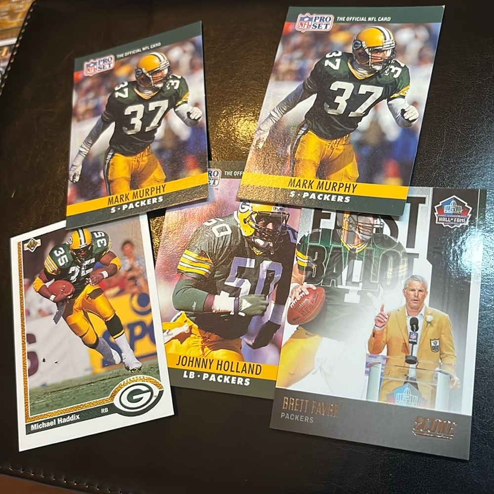 5 Green Bay Packers cards of players that all played from 1990-1922